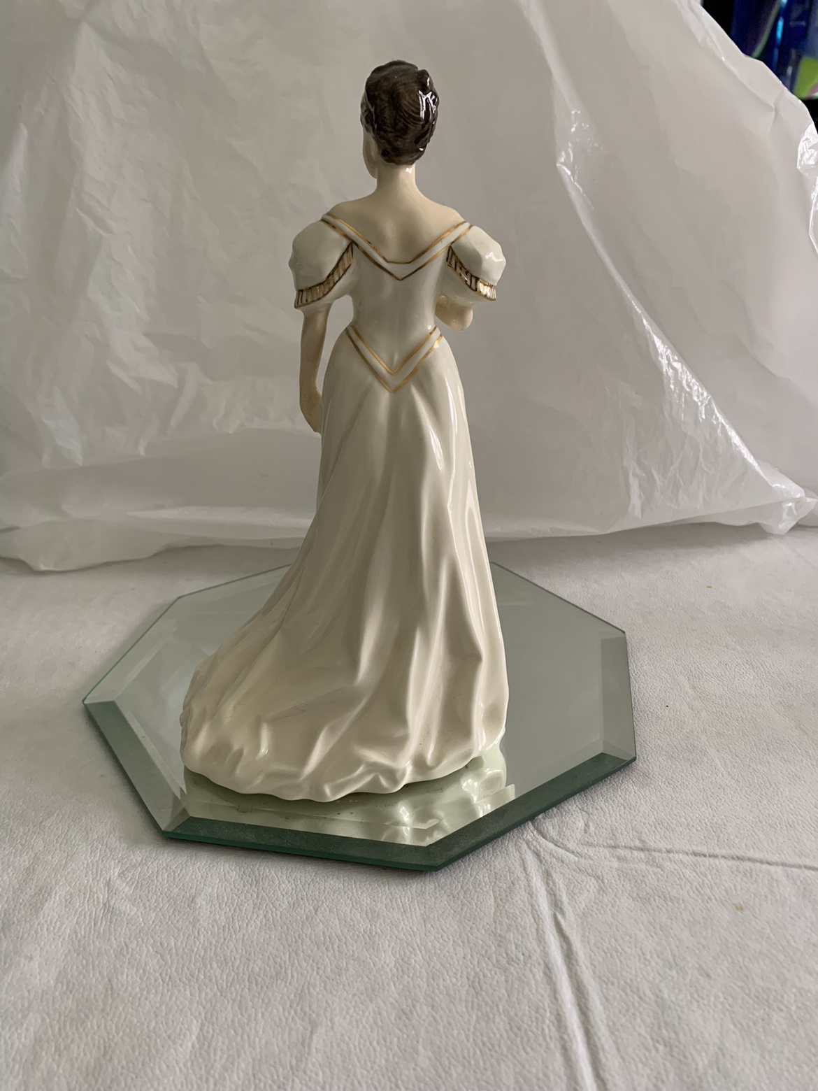 Bride Figurine Royal Doulton - photo 3