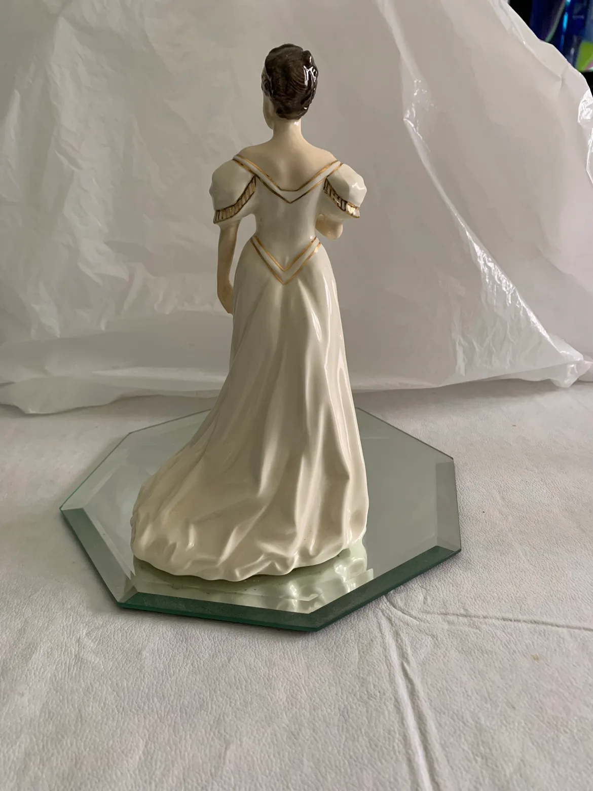 Bride Figurine Royal Doulton image indicator(3)