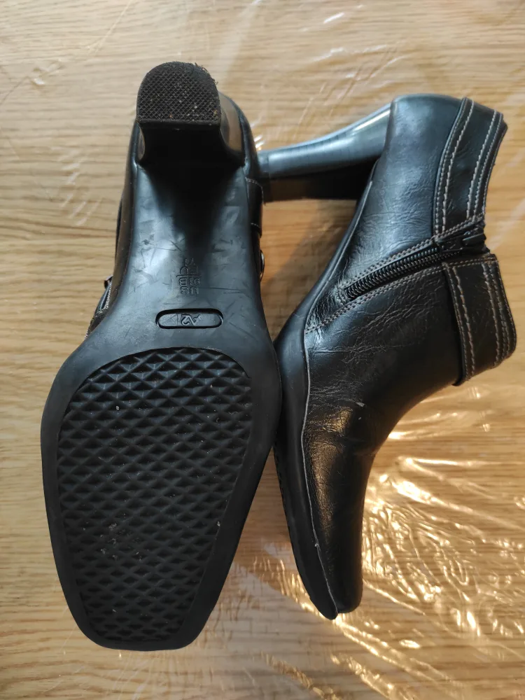 Free! Black Leather Ankle Boots thumbnail