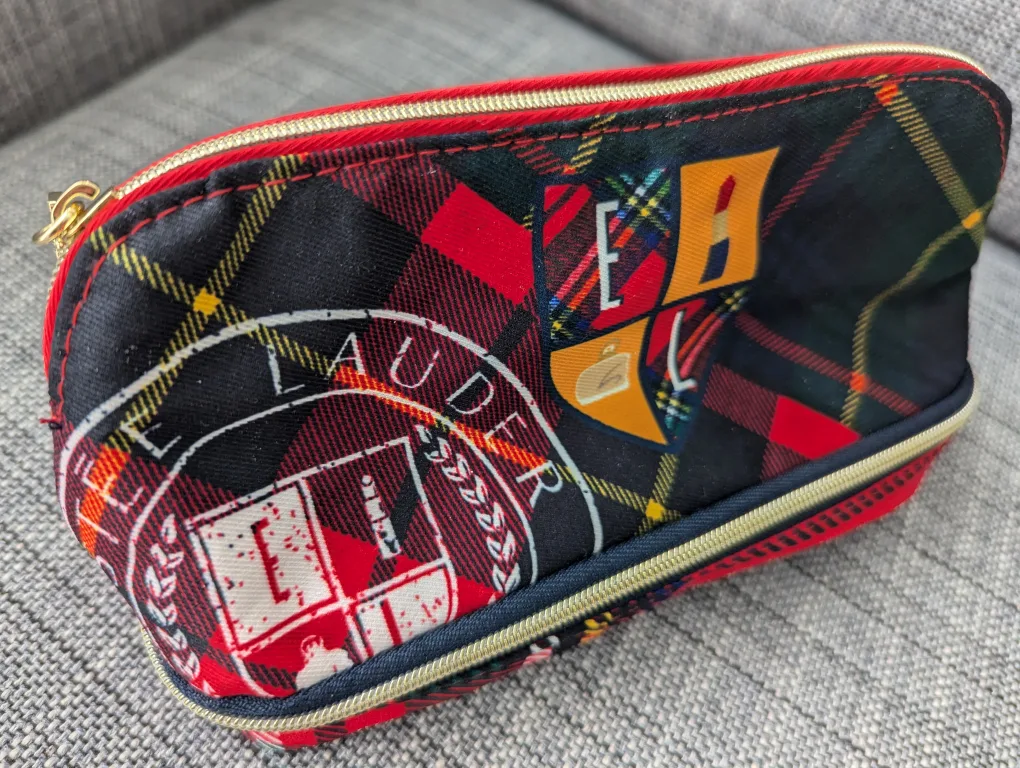 Various makeup bags (sold separately) image indicator(3)