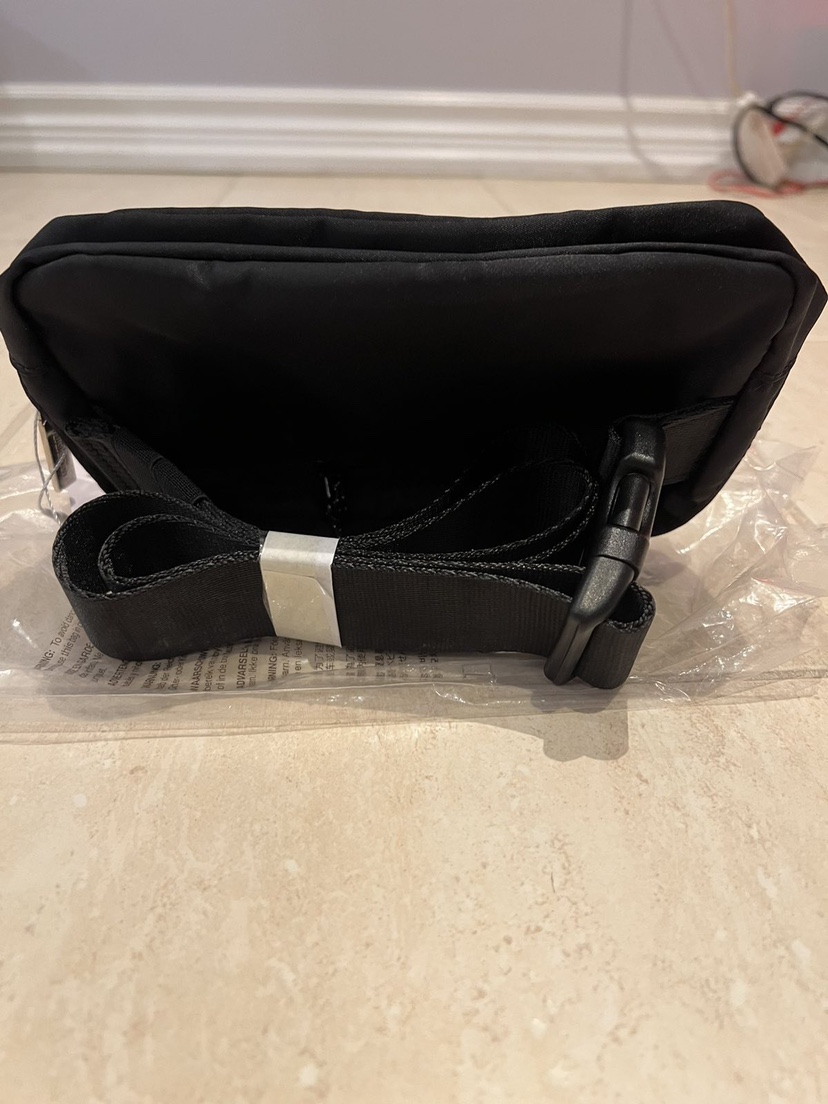 Lululemon Everywhere Belt Bag - photo 4
