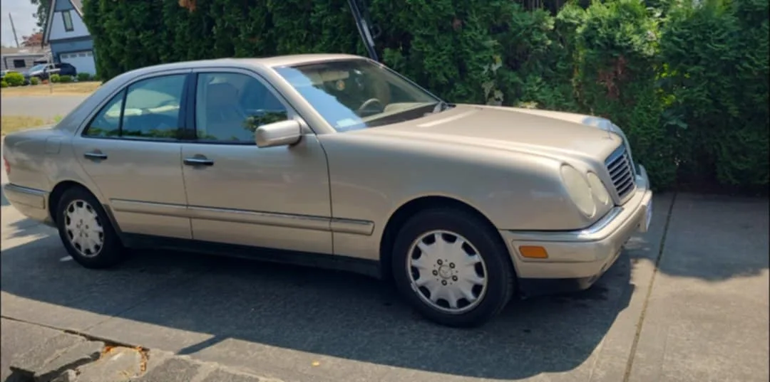 Mercedes-Benz E320 thumbnail