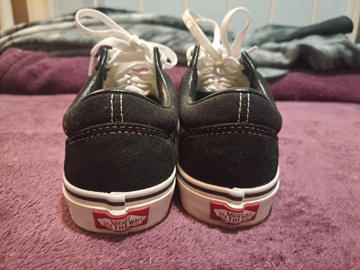 Vans Old Skool Black & White Shoes Size 7 image indicator(3)