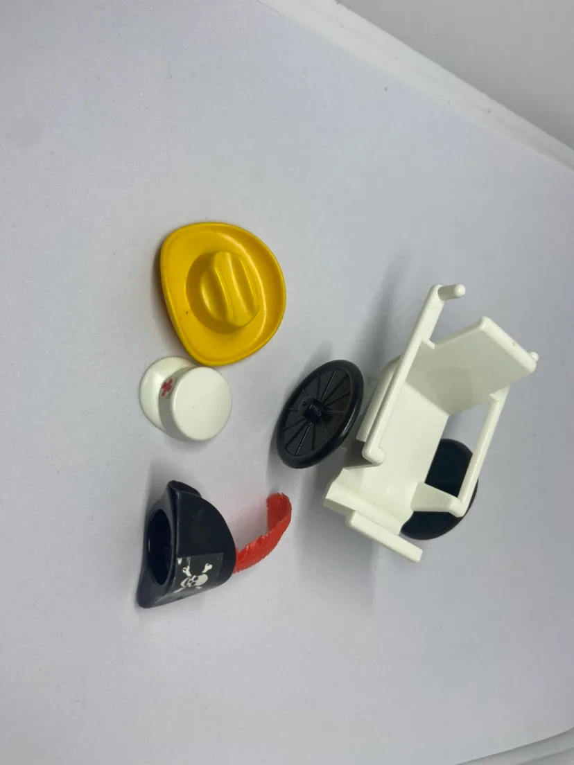 Lot 9 Playmobil Geobra Figures And Items  1974 - 1981 image indicator(5)