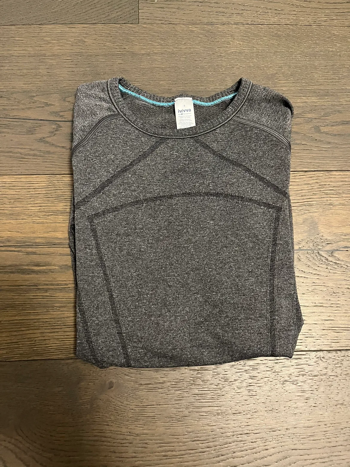 Ivivva by Lululemon gray fly tech LS top 8 new image indicator(4)