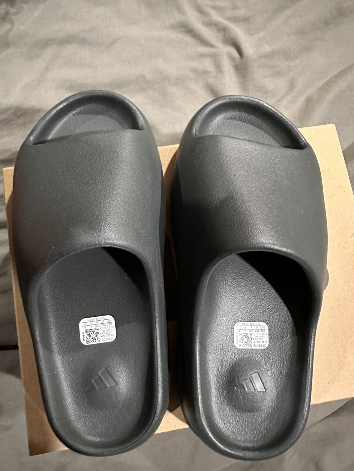 Yeezy Slides size 8