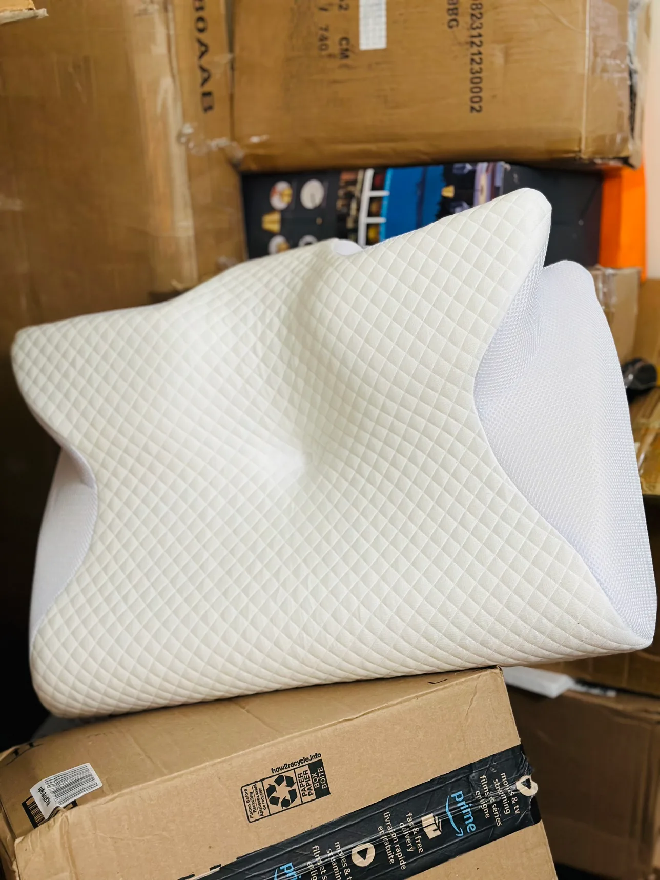 NEW Ergonomic Memory Foam Pillow thumbnail