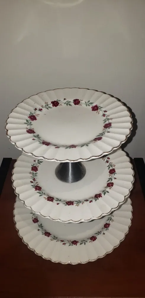 Handmade Three Tier Serving Stand image indicator(2)