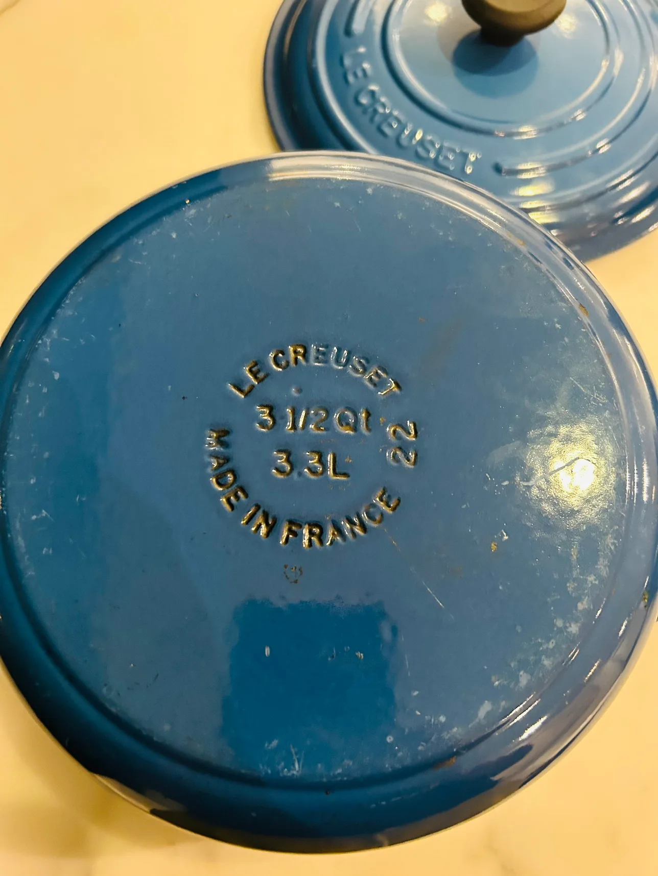 Blue Le Creuset Dutch Oven pot. image indicator(5)