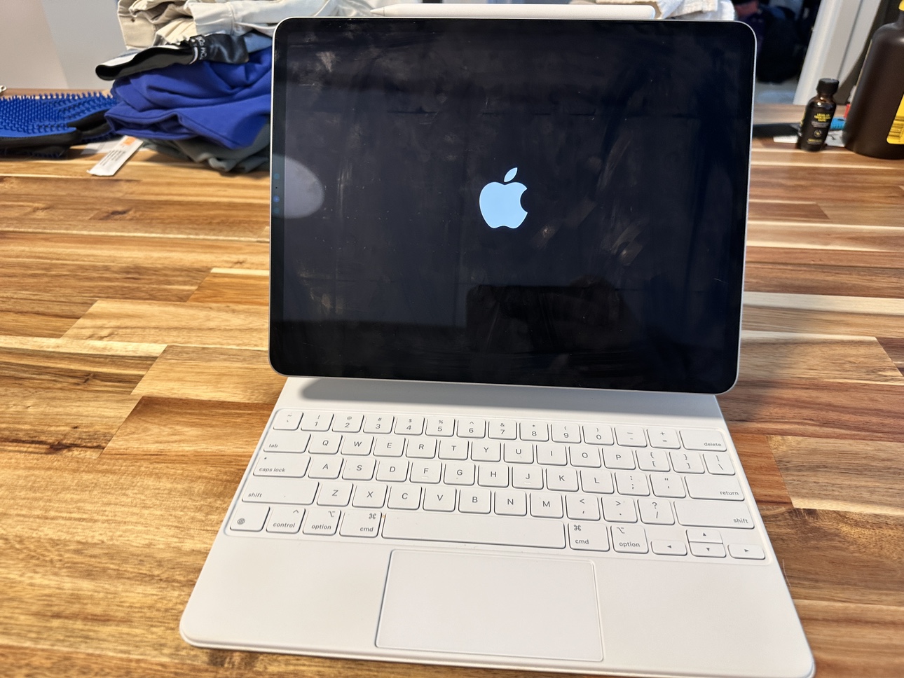 12.9in iPad pro 6th gen M2 wifi only 2TB apple pencil & keyboard - photo 5
