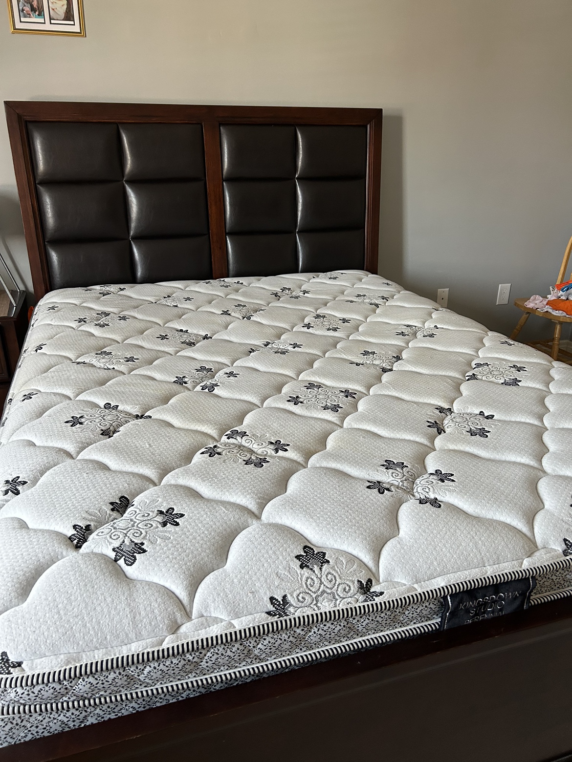 Queen Size Bedroom Set - photo 3