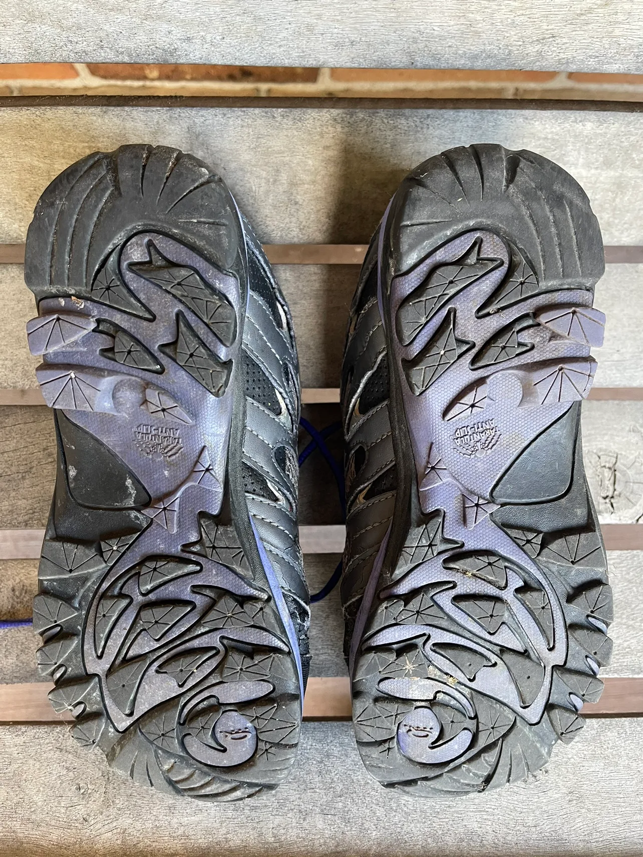 Women size 7 Hiking Shoes image indicator(3)