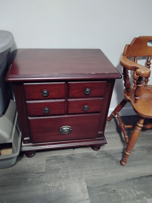 Pair of Nightstands - photo 2