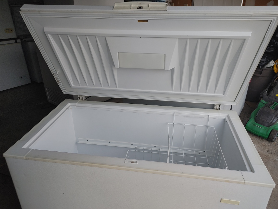 Medium Chest Freezer - photo 2