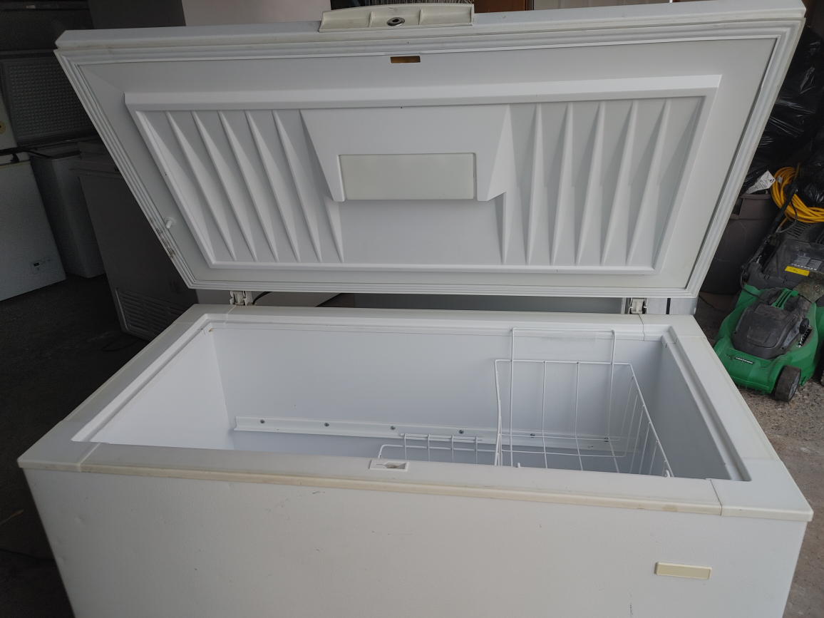 Medium Chest Freezer - photo 3