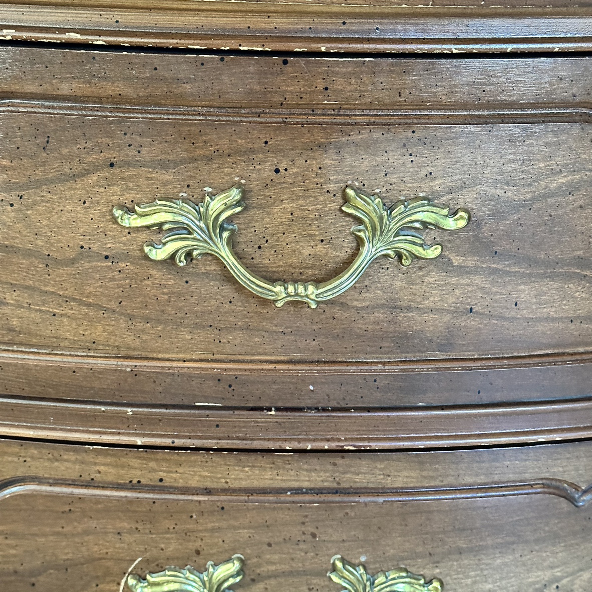 Set of two traditional wood nightstands with two drawers - photo 4