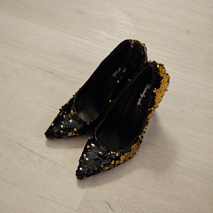 (negotiable) Black and Gold Sequin Heels - photo 2