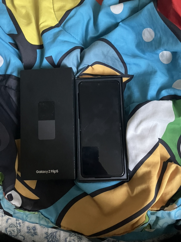 Samsung Galaxy Z Flip 5 - photo 2