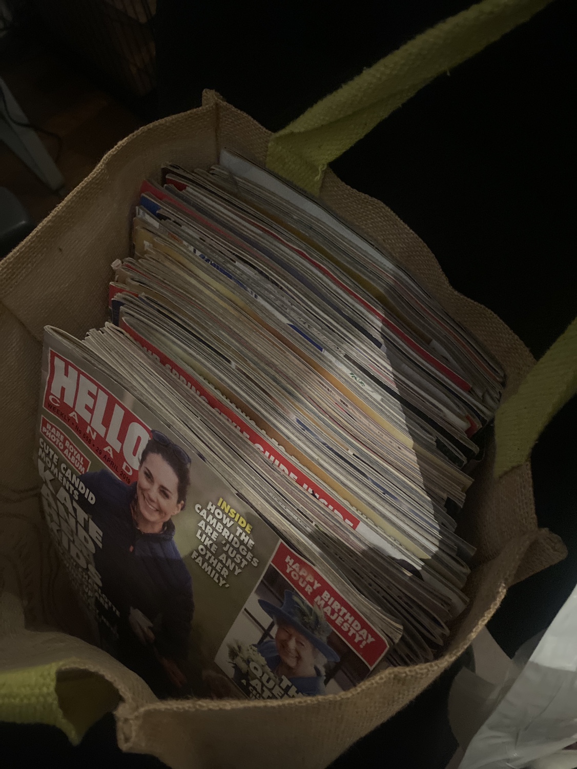 Hello Canada Magazines - photo 2