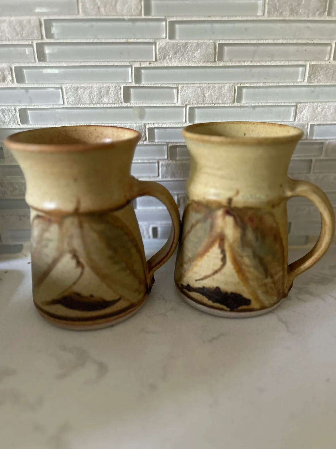 Pair very large mint condition Robin Hopper mugs/steins thumbnail
