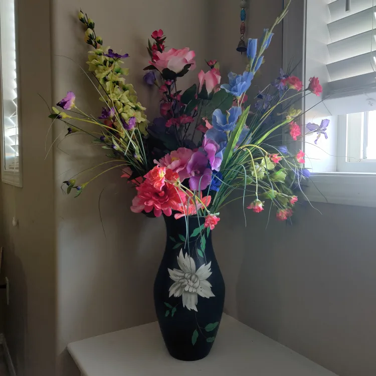 Floral Arrangement in Vase thumbnail