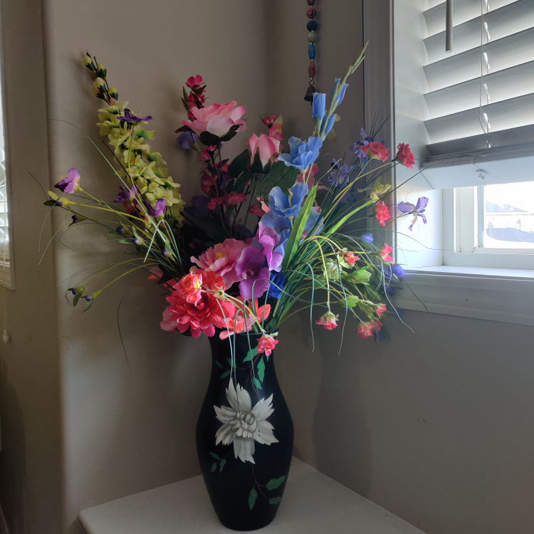 Floral Arrangement in Vase - photo 2