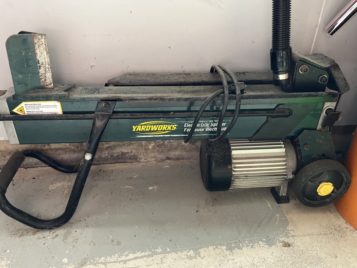 Yardworks 1 3/4 HP 15 amp Electric Log Splitter