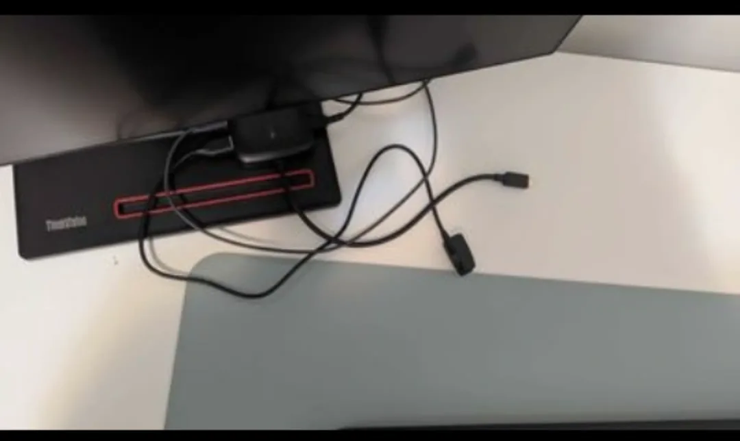 IKEA MALM Desk White (140 x 65 cm) image indicator(7)