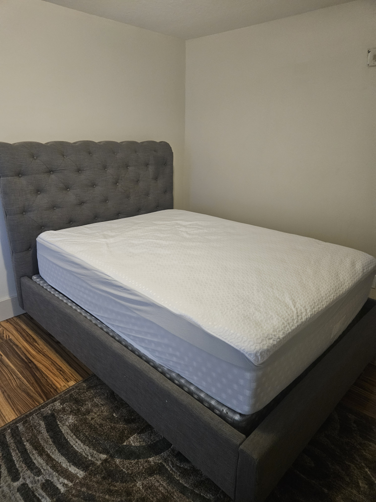 Queen size Bed - photo 4