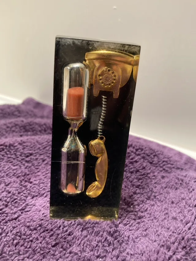 ✨Vintage Hourglass collectible! image indicator(2)