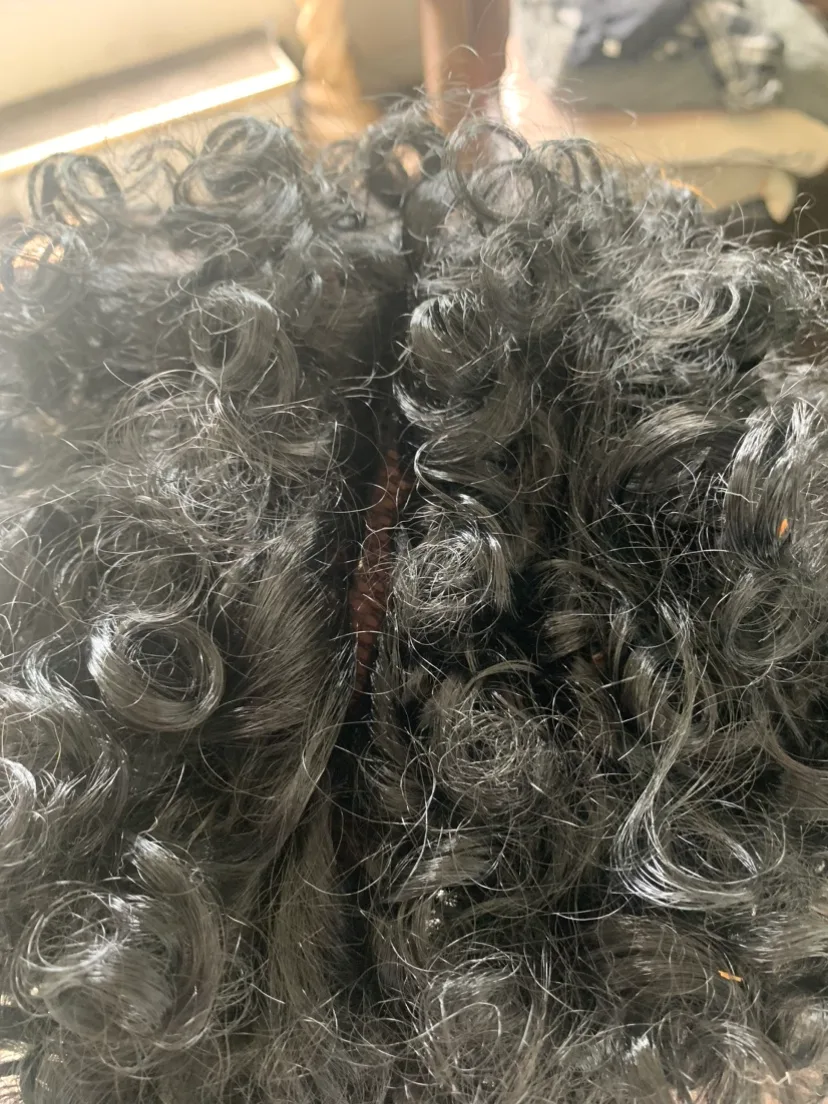 Black curly wig for Halloween image indicator(4)