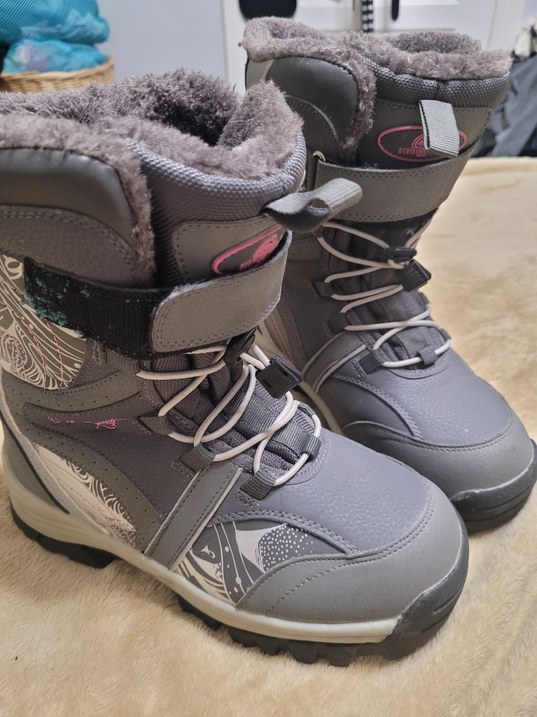woman's snow boots