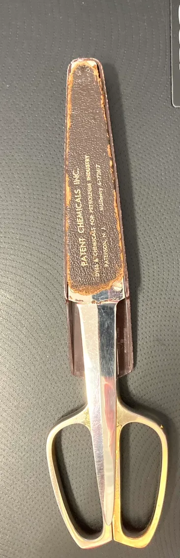 ✨Antique Brown & Bigelow Scissors image indicator(4)