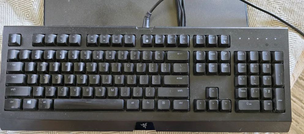 Razer Cynosa Chroma Keyboard & Razer Chroma Mousepad, Gaming image indicator(6)