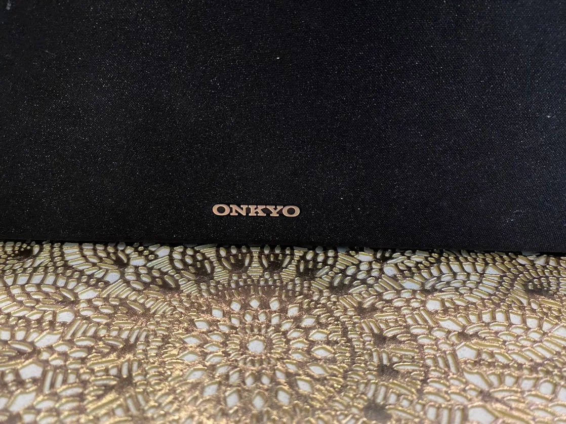Onkyo Center Channel Speaker 130 watts, wall mountable image indicator(2)