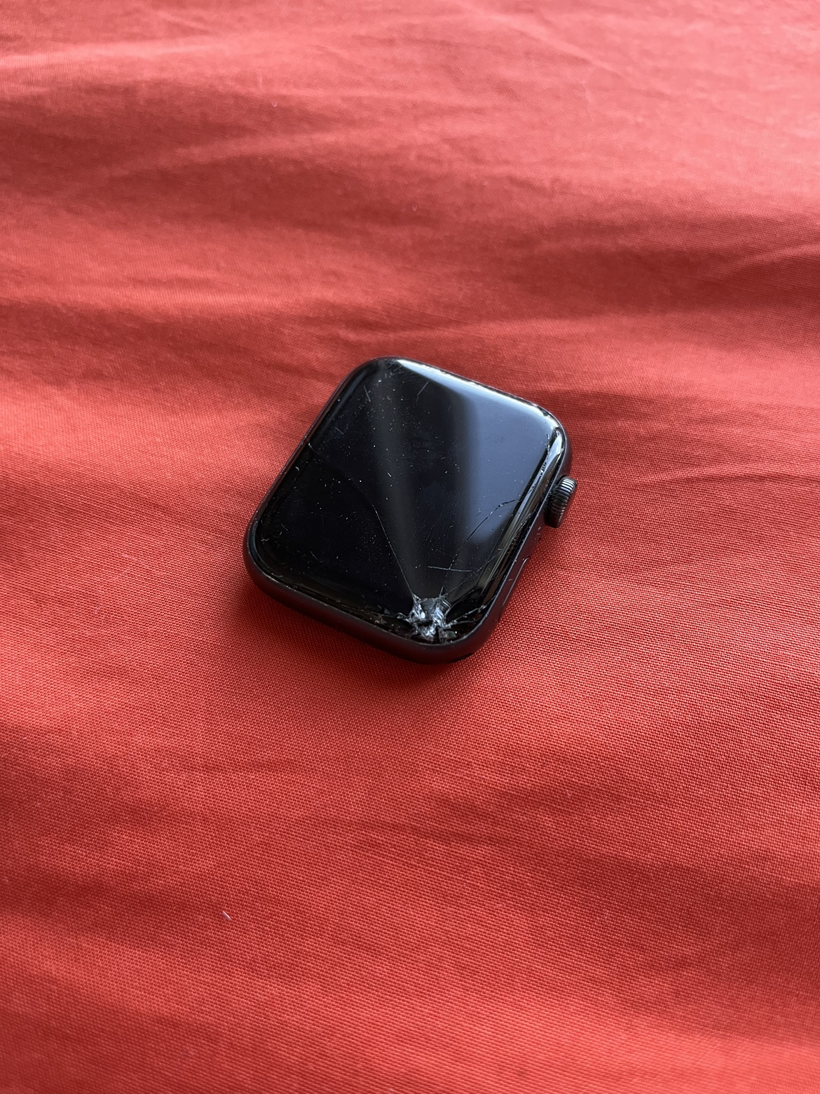Cracked Apple Watch Series SE