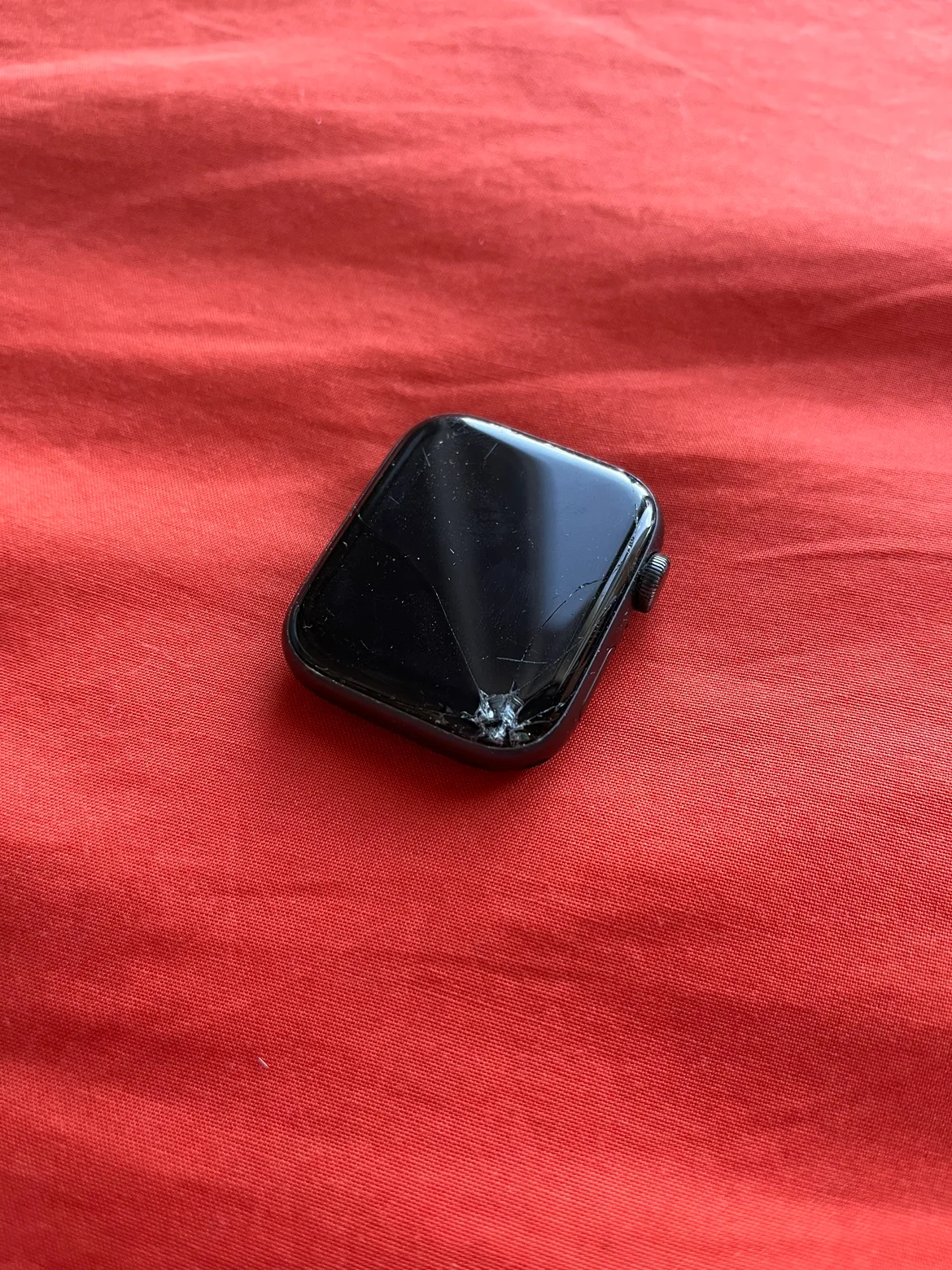 Cracked Apple Watch Series SE