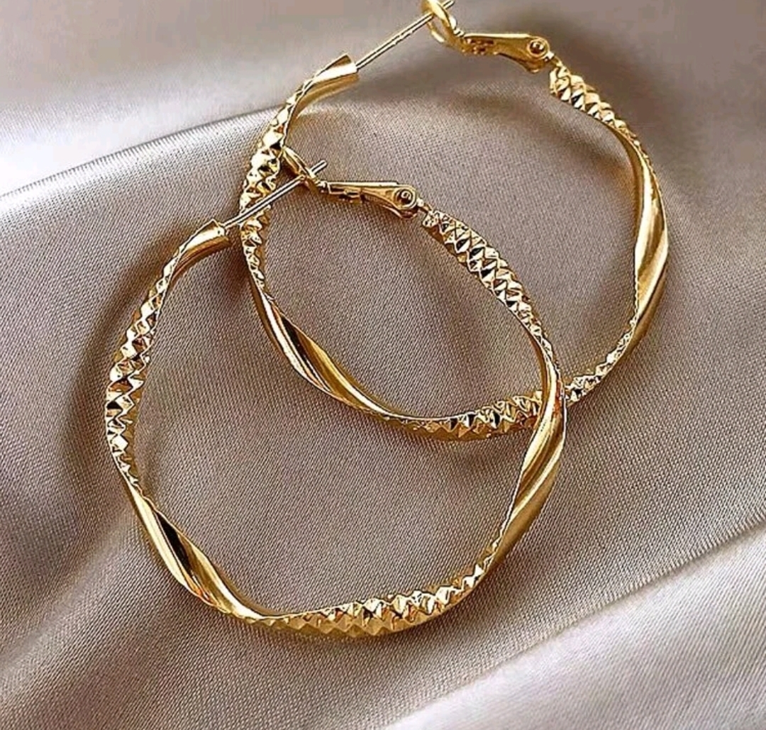 Gold Hoop twisted earrings