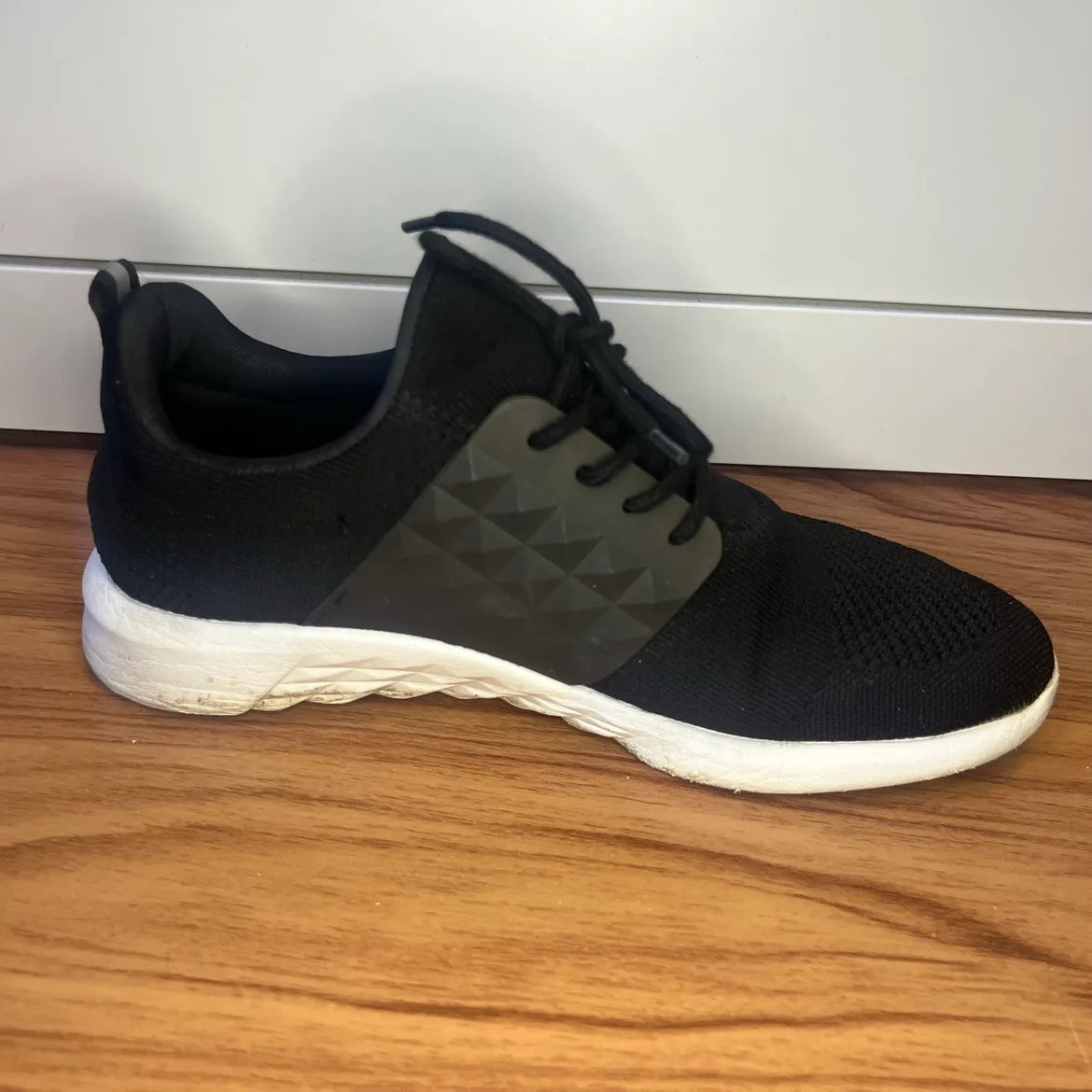 Aldo Sneakers 8.5 image indicator(9)