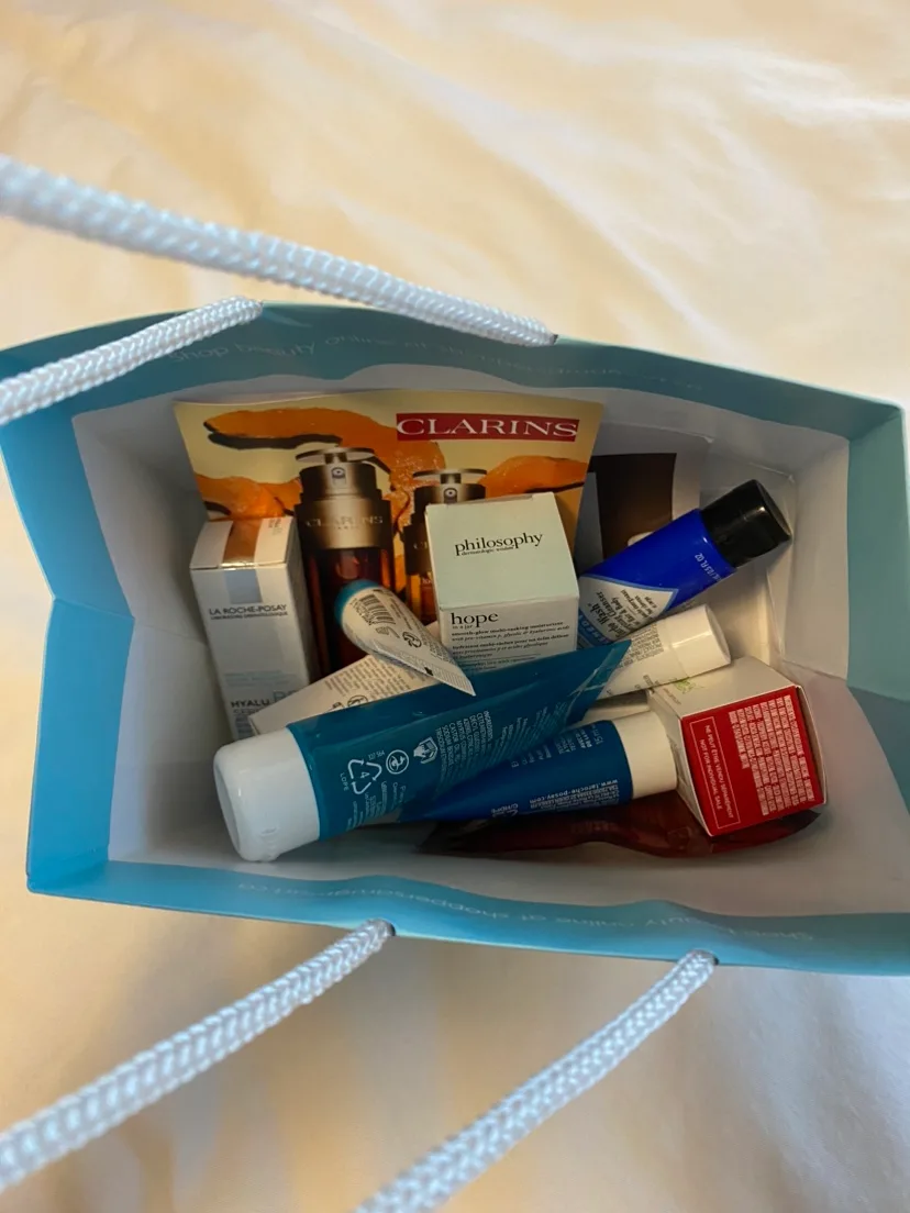 Shoppers Drug Mart Beauty Bag of 14 un opened products thumbnail