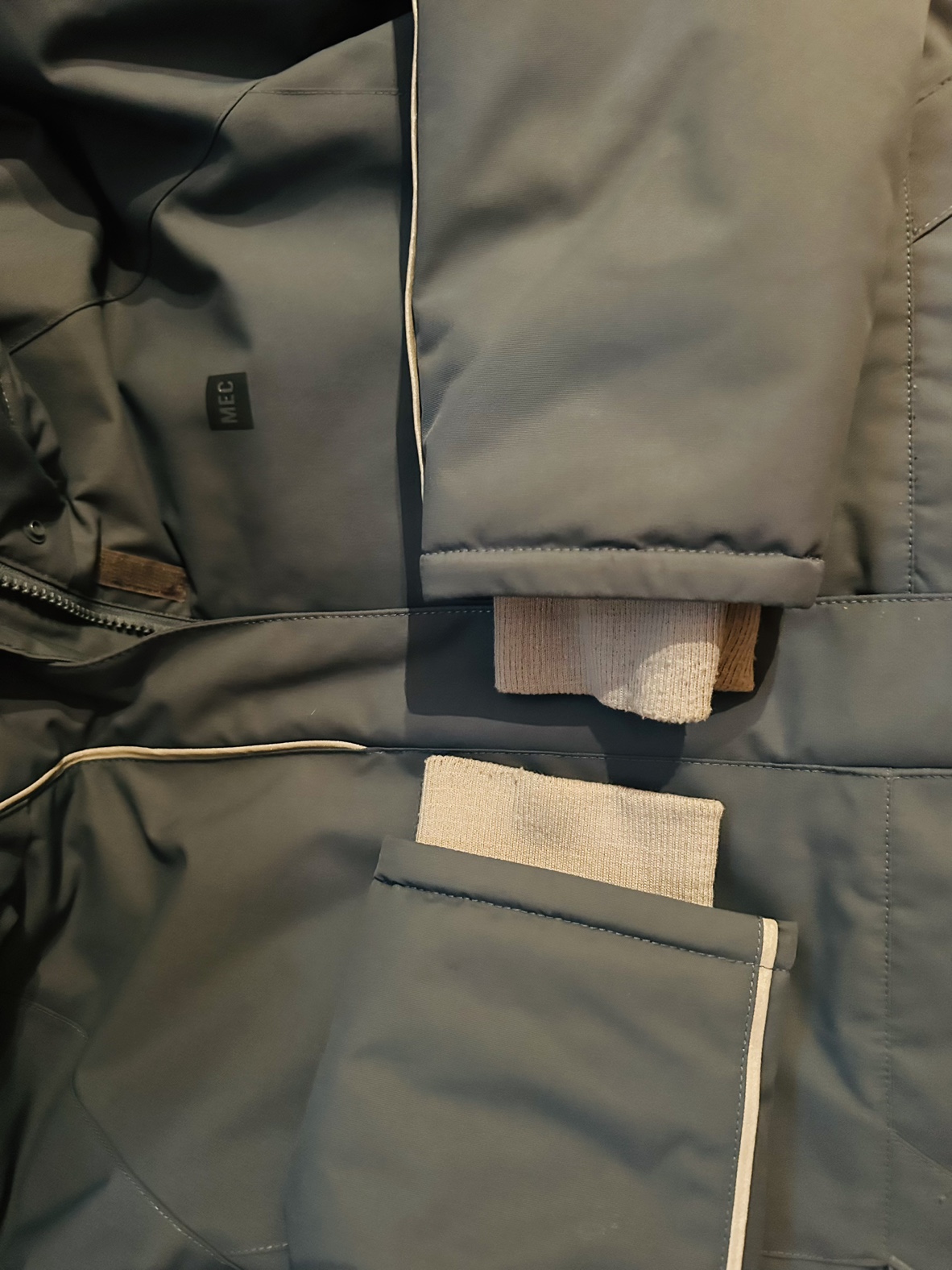 MEC ( Mountain Equipment Company) youth winter parka. - photo 3
