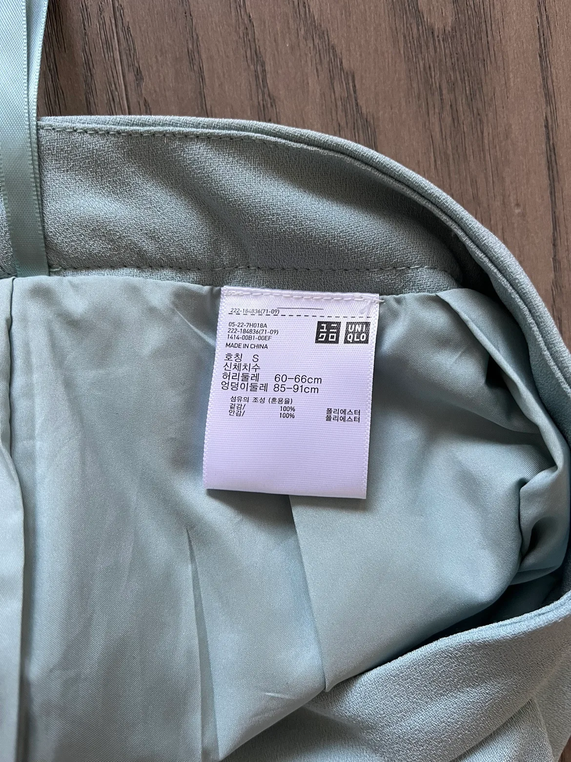 Uniqlo Pleated Skirt with Pockets image indicator(3)