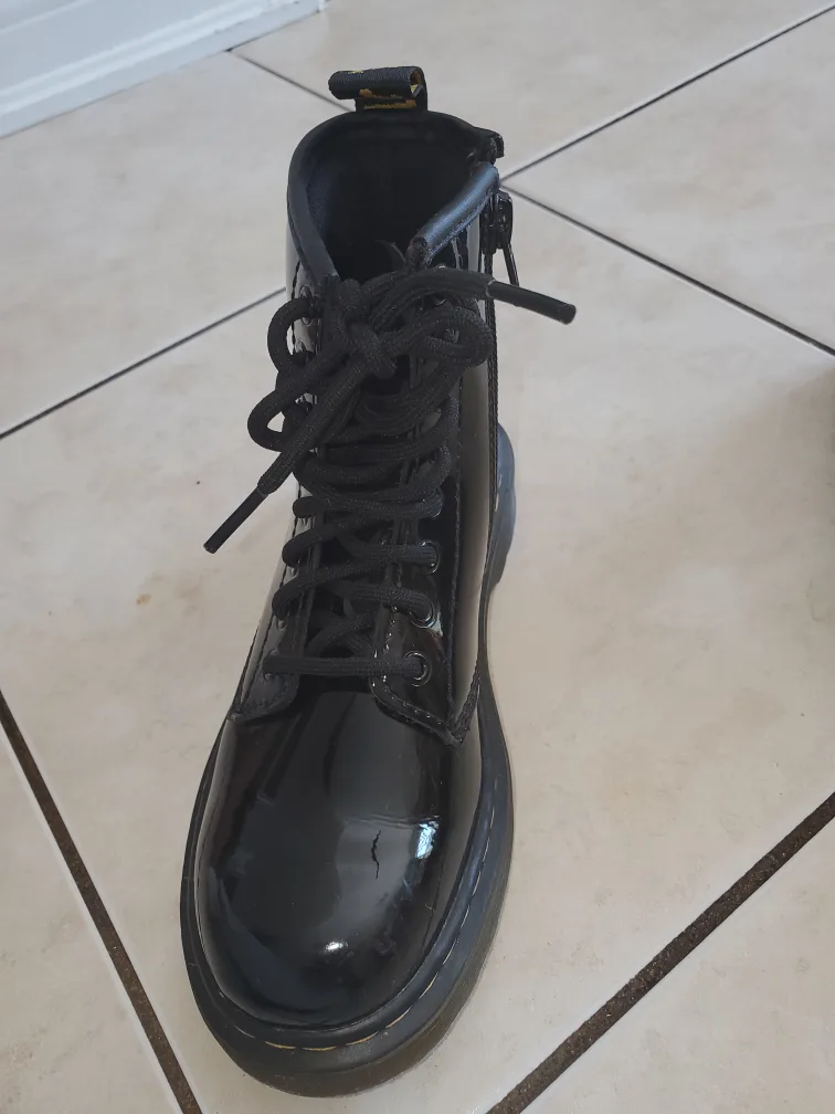 Dr. Martens Patent Boots Size 13 US-Youth image indicator(10)