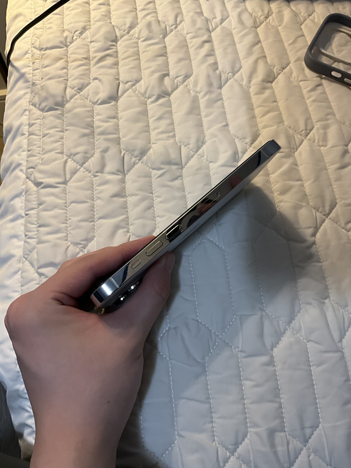 iPhone 14 Pro - photo 2