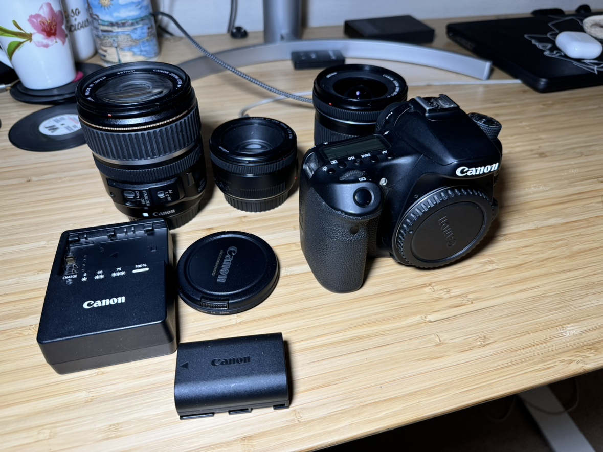 Canon 70d W/ 3 Lenses, Battery, Charger, box, Camera Bag - photo 2