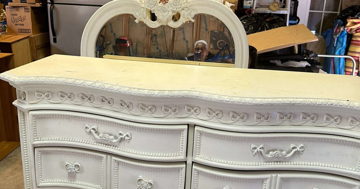 vintage princess dresser Disney Fairytale 2 Pc Silver Gray 8 Drawer & Heart Mirror Set Antique Princess Chest Drawers Dresser