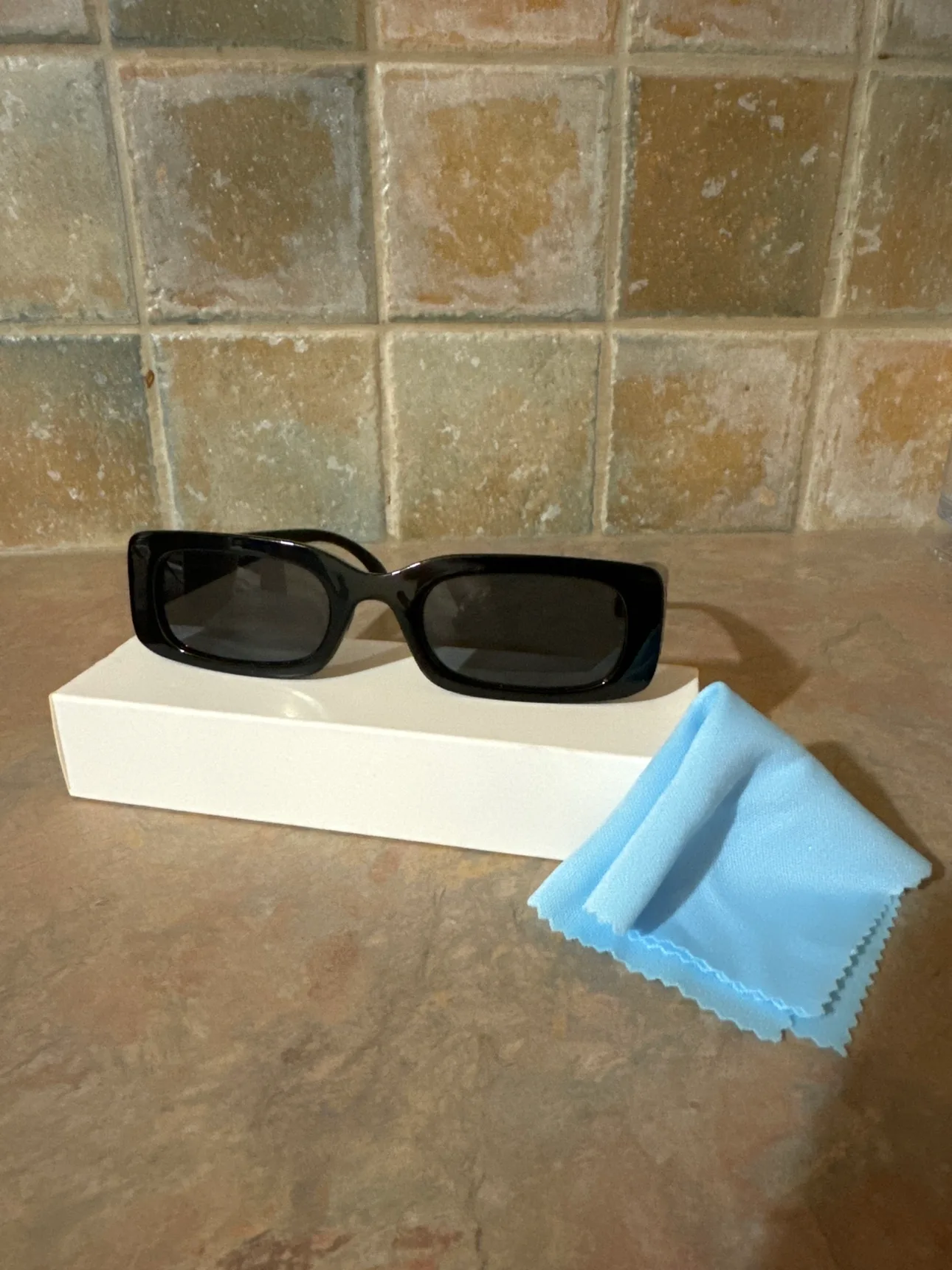 Black Sunglasses image indicator(2)