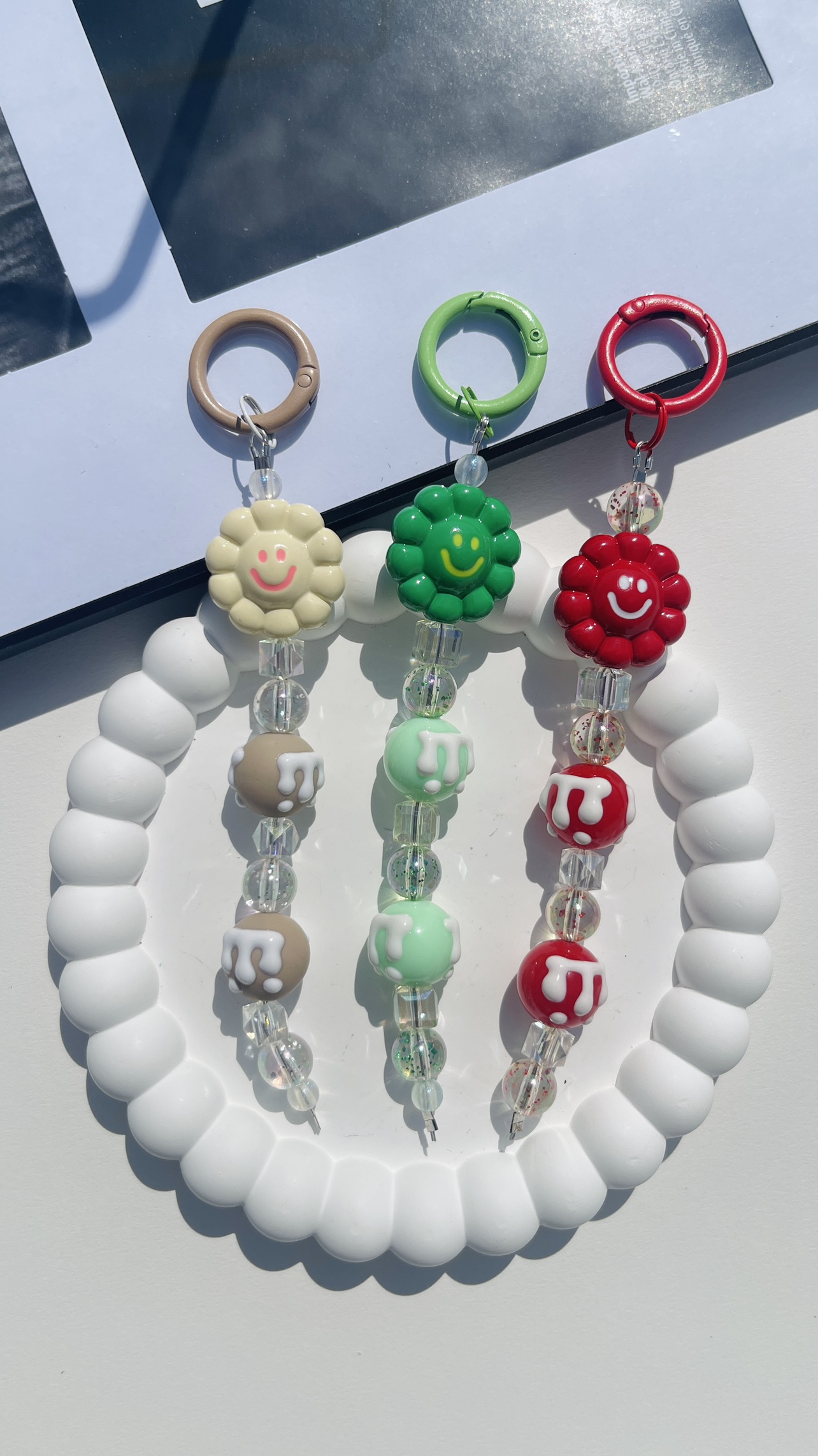 Smiling Flower Keychain - photo 2
