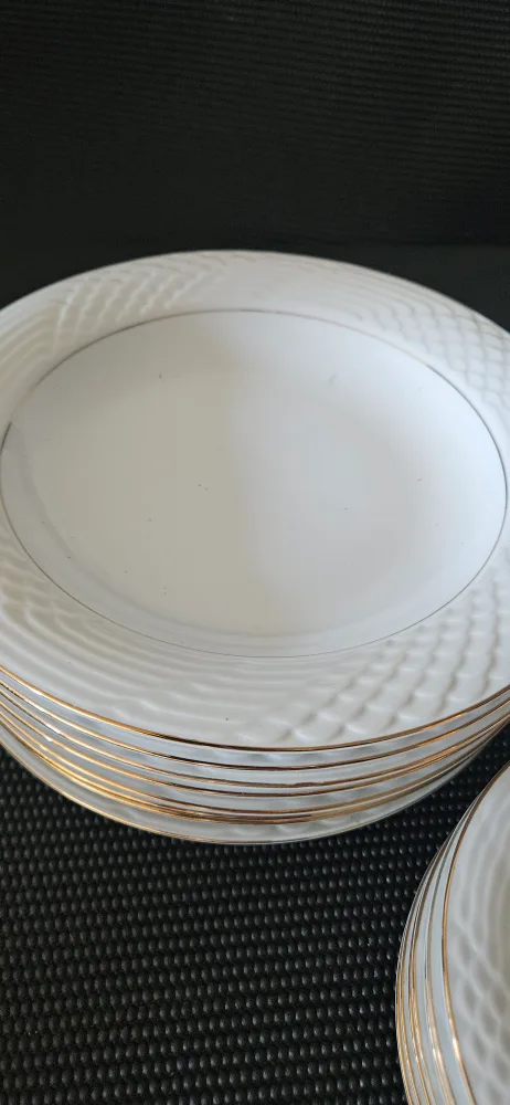 Lynns Fine China White and Gold Dinnerware Set image indicator(2)