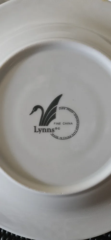 Lynns Fine China White and Gold Dinnerware Set image indicator(5)